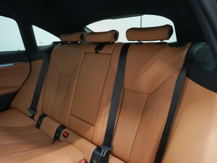 Vehicle Image 32