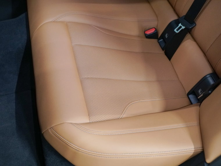 Vehicle Image 33