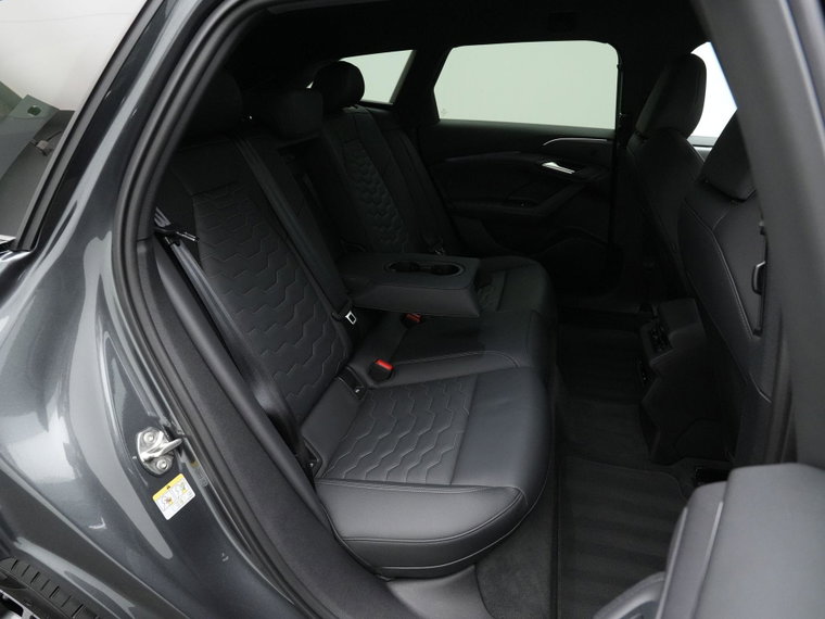 Vehicle Image 40