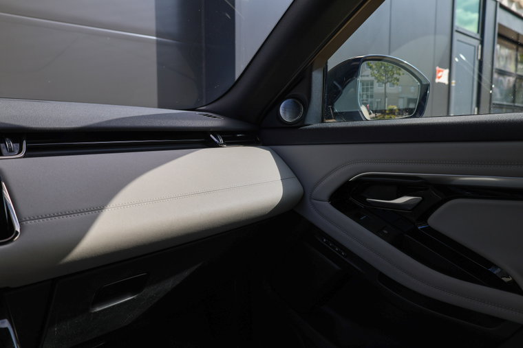 Vehicle Image 38