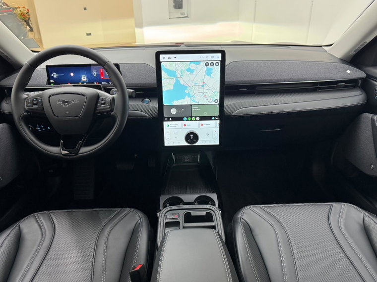Vehicle Image 16