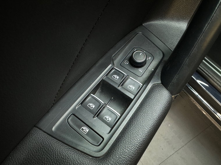 Vehicle Image 24