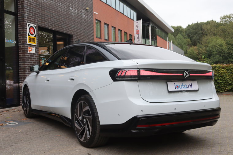 Vehicle Image 38