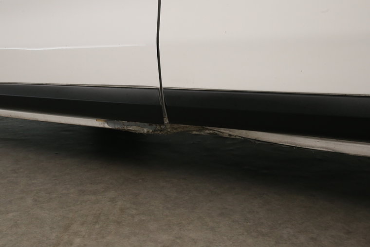 Vehicle Image 25