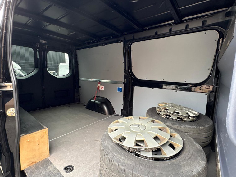 Vehicle Image 35