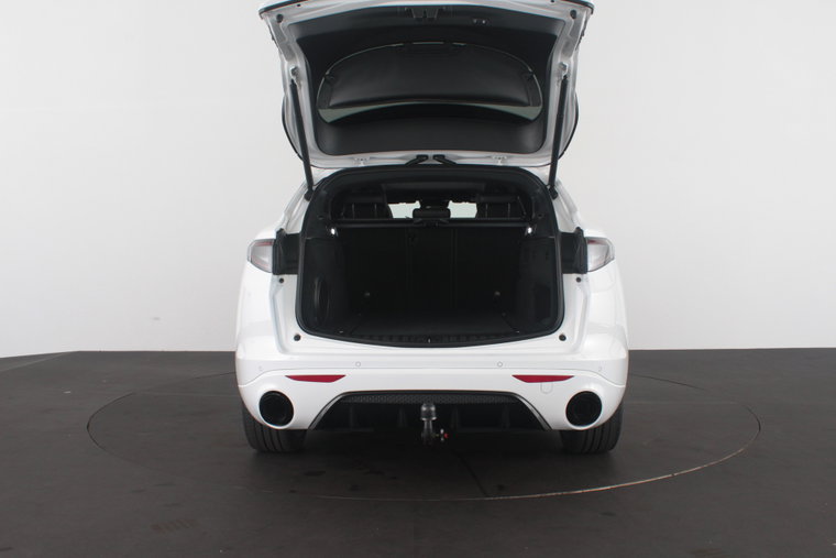 Vehicle Image 25