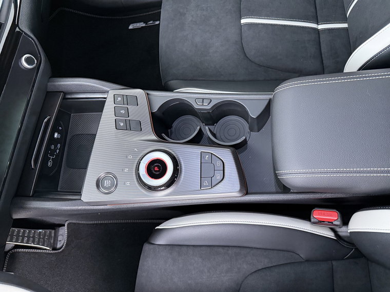 Vehicle Image 32