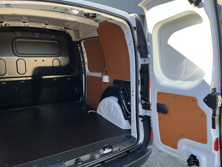 Vehicle Image 17