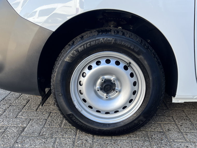 Vehicle Image 23
