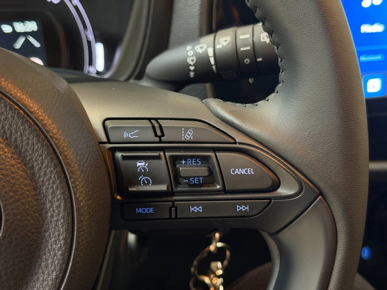 Vehicle Image 25