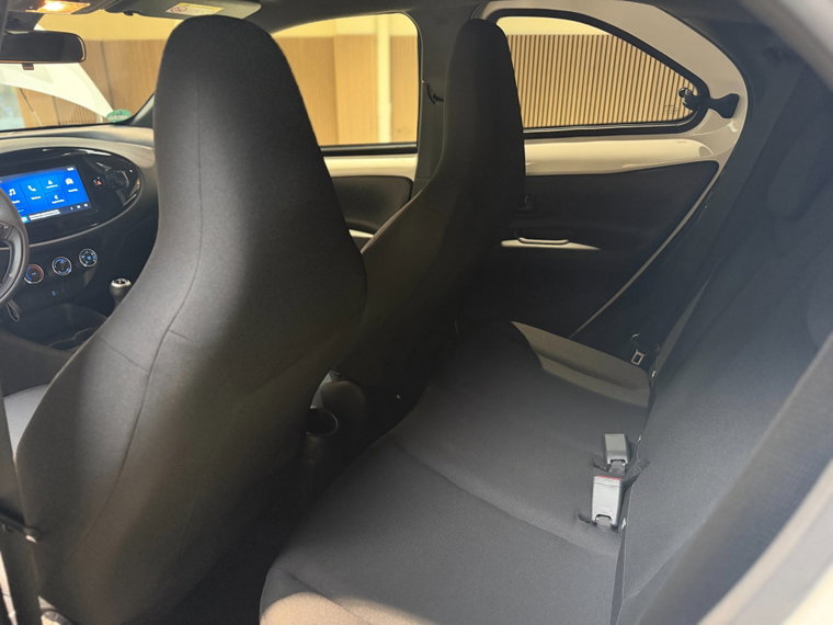 Vehicle Image 36