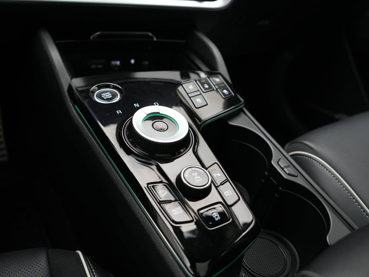 Vehicle Image 32
