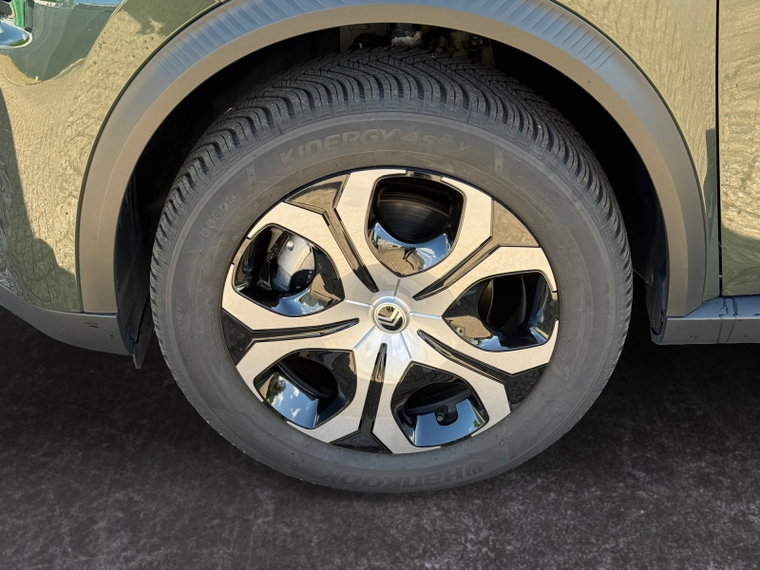 Vehicle Image 11