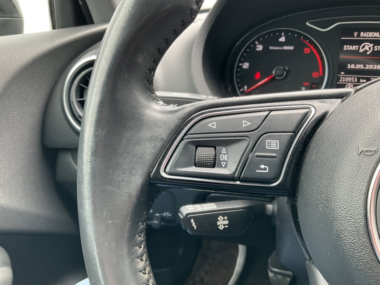 Vehicle Image 26