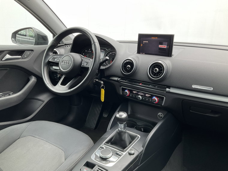 Vehicle Image 32
