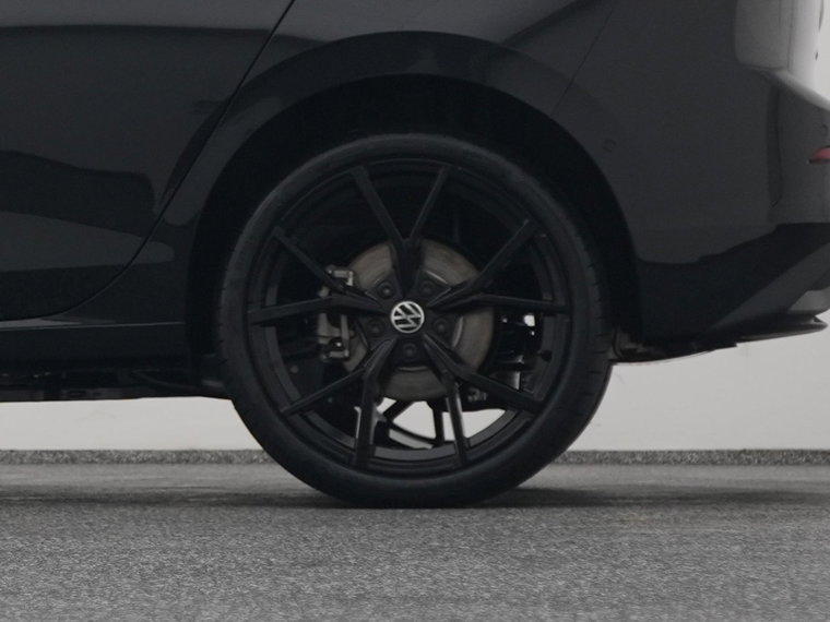 Vehicle Image 40