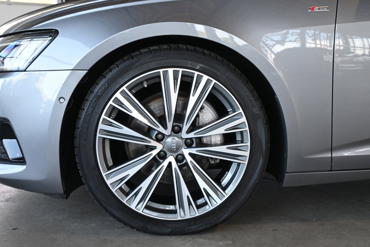 Vehicle Image 15
