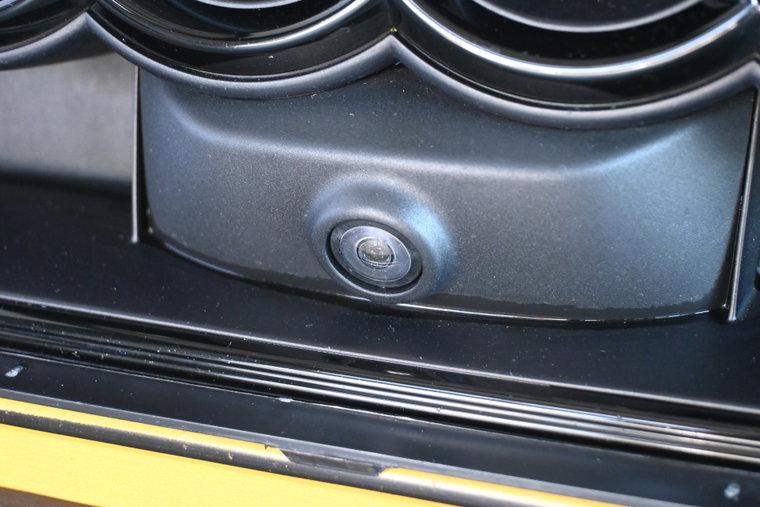Vehicle Image 25