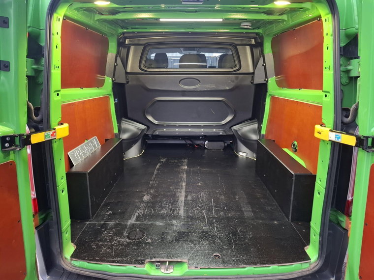 Vehicle Image 16