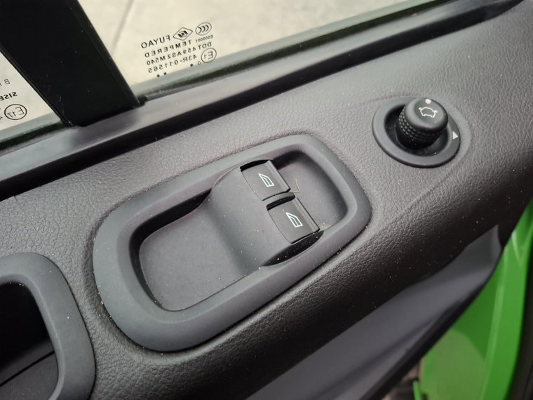 Vehicle Image 25