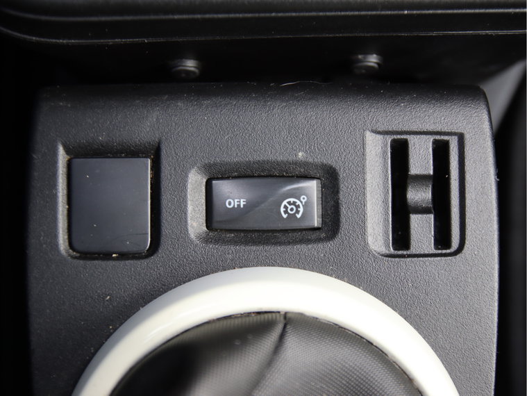 Vehicle Image 25