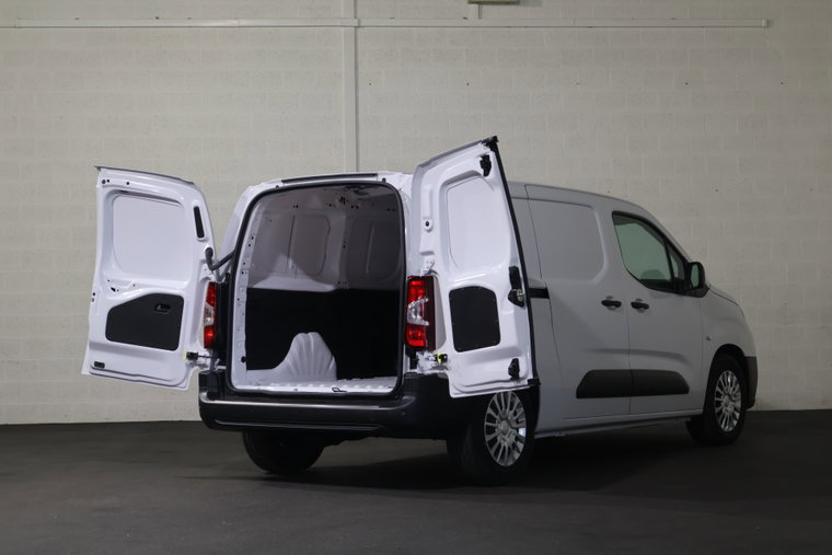 Vehicle Image 12