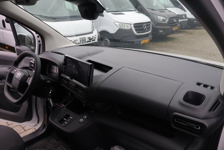 Vehicle Image 32
