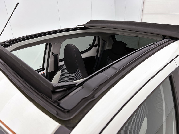 Vehicle Image 17