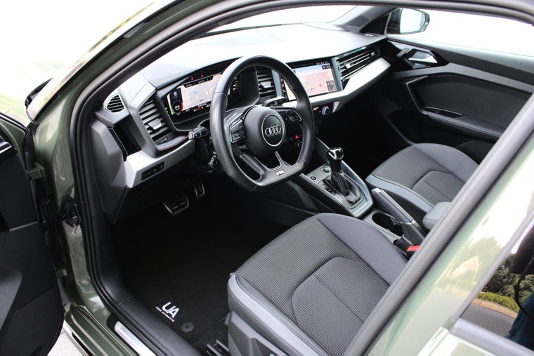 Vehicle Image 21