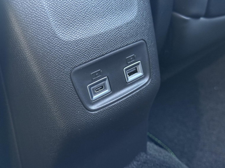 Vehicle Image 25