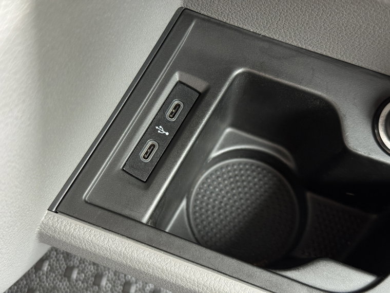 Vehicle Image 25