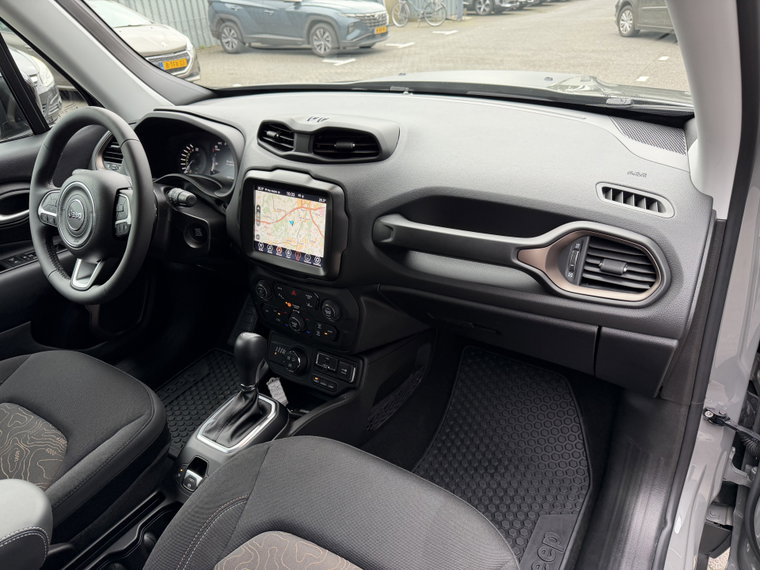 Vehicle Image 38