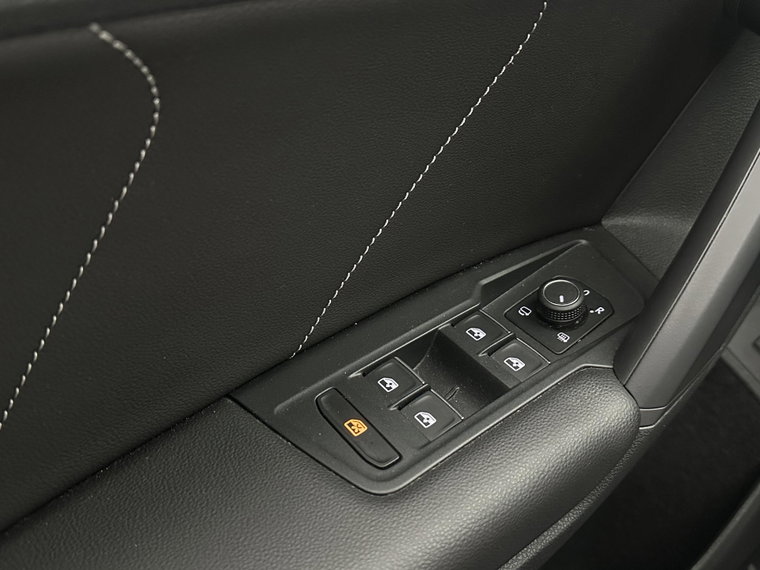 Vehicle Image 26