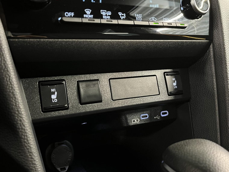 Vehicle Image 25