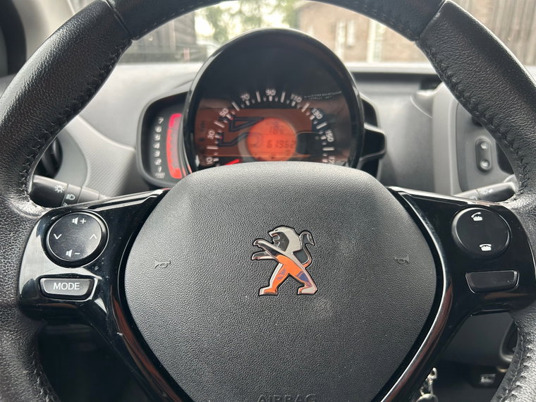 Vehicle Image 14