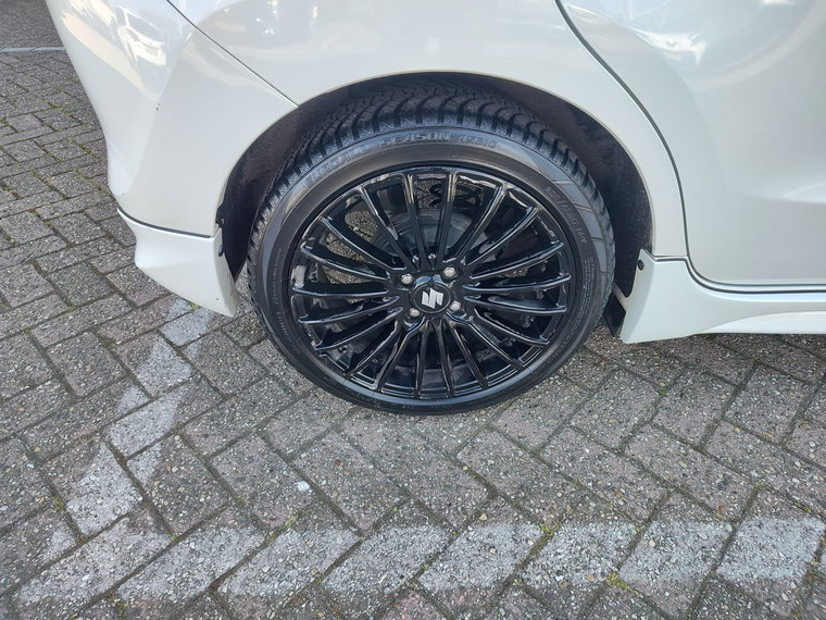 Vehicle Image 28