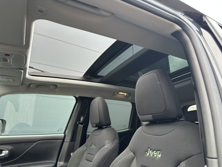 Vehicle Image 23