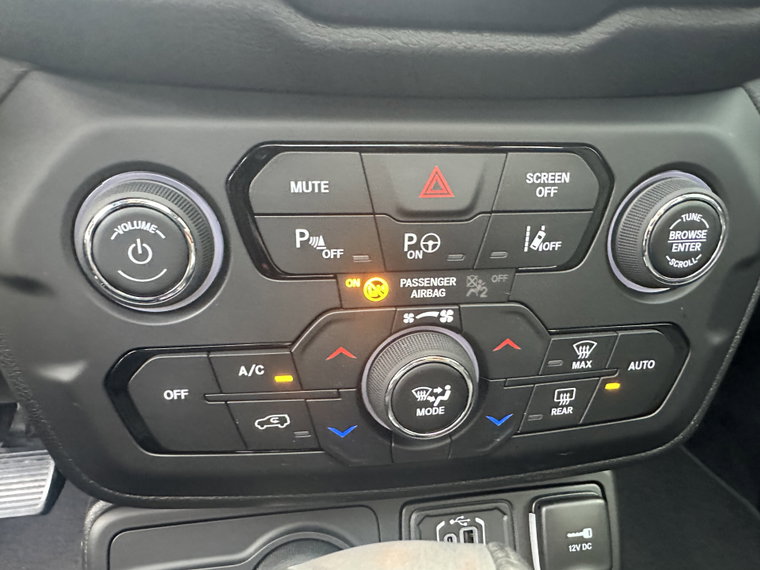 Vehicle Image 25