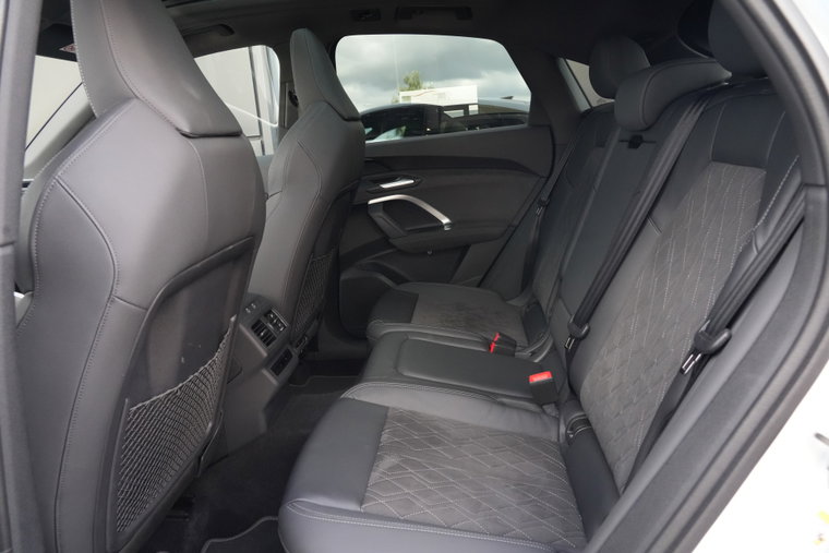 Vehicle Image 28