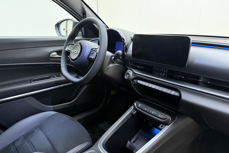 Vehicle Image 16