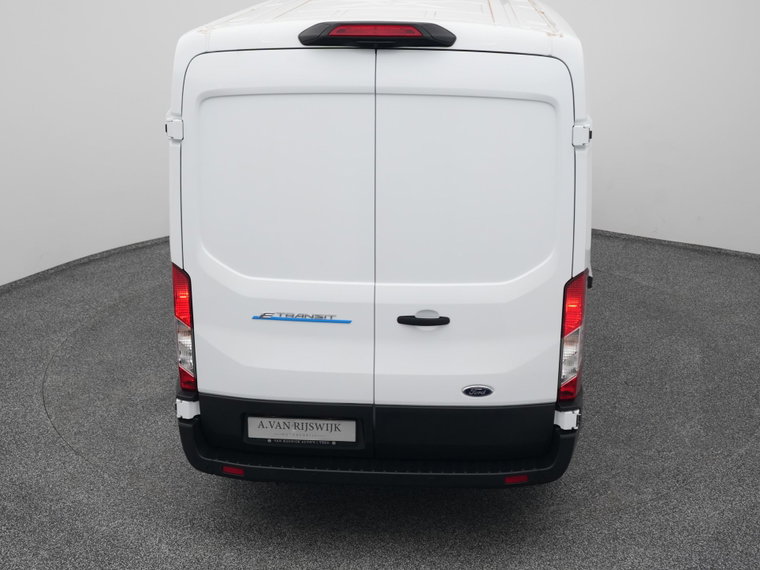 Vehicle Image 28