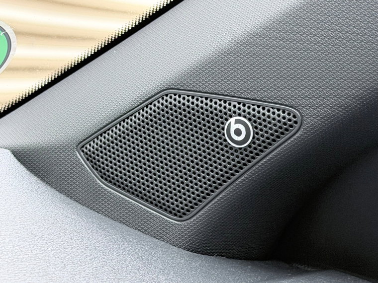 Vehicle Image 22