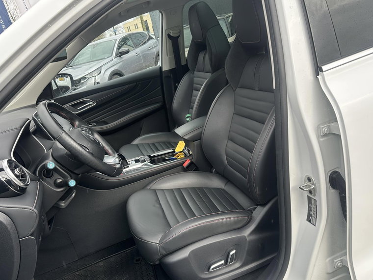 Vehicle Image 16