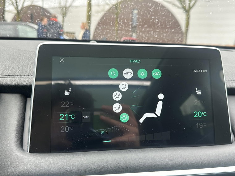 Vehicle Image 25