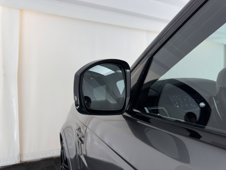 Vehicle Image 32