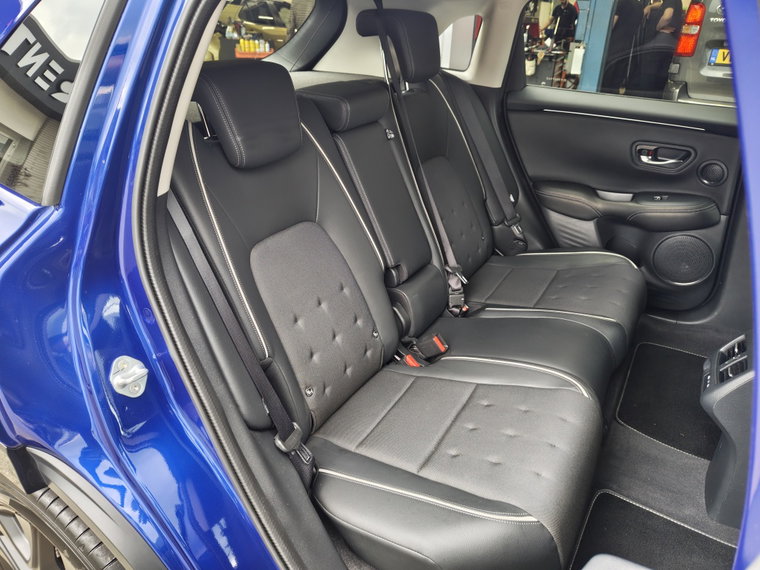 Vehicle Image 35