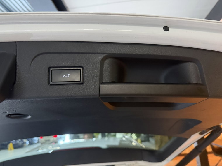 Vehicle Image 38
