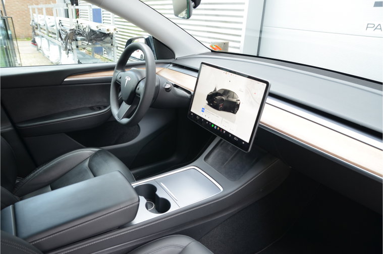 Vehicle Image 12