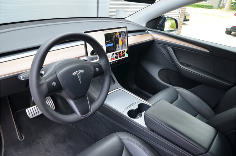 Vehicle Image 11