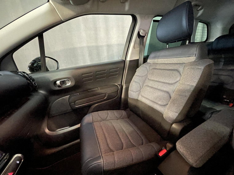 Vehicle Image 37